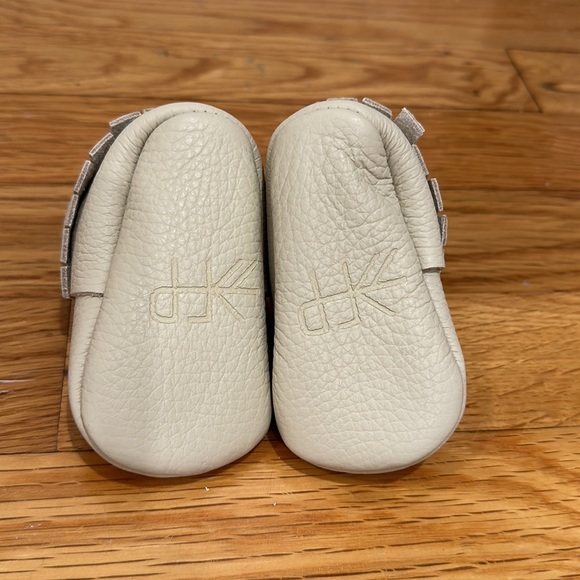 Freshly picked NEW moccasins. Cream size 1 - Picture 3 of 3